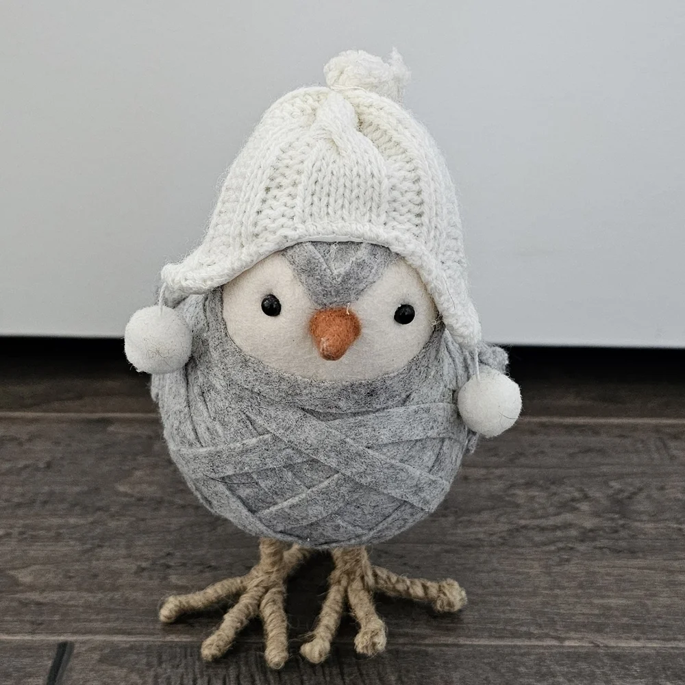 Rare & Retired Spritz Target Featherly Friends 2013 Bird with Knit & Pompom Hat